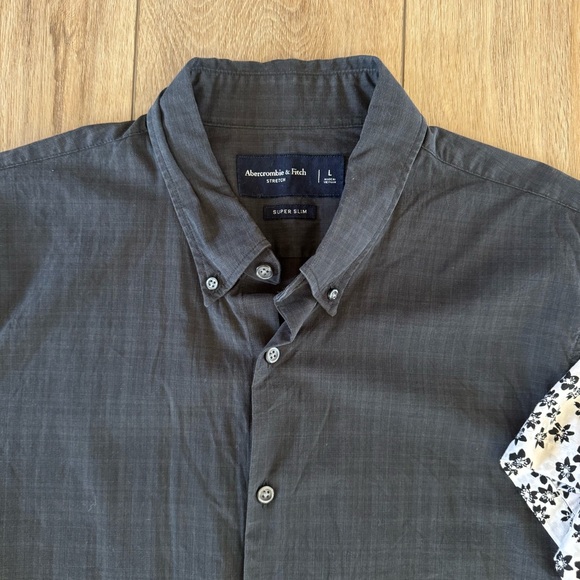 Men's A&F Short Sleeve Shirt Bundle - Picture 2 of 8